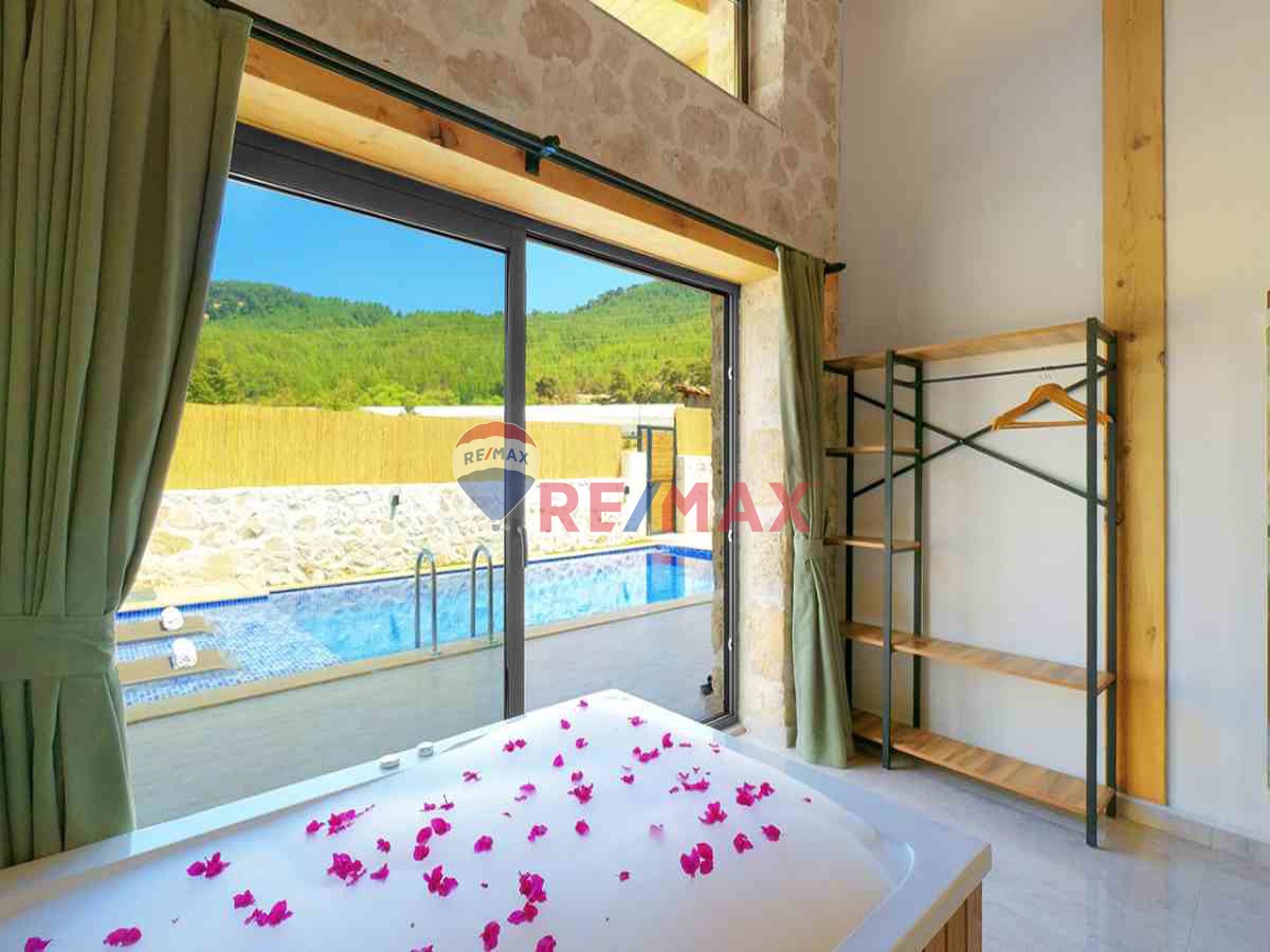 RE/MAX PUPA'DAN KALKAN SARIBELEN'DE SATILIK VILLA VE ARAZISI - Görsel 1