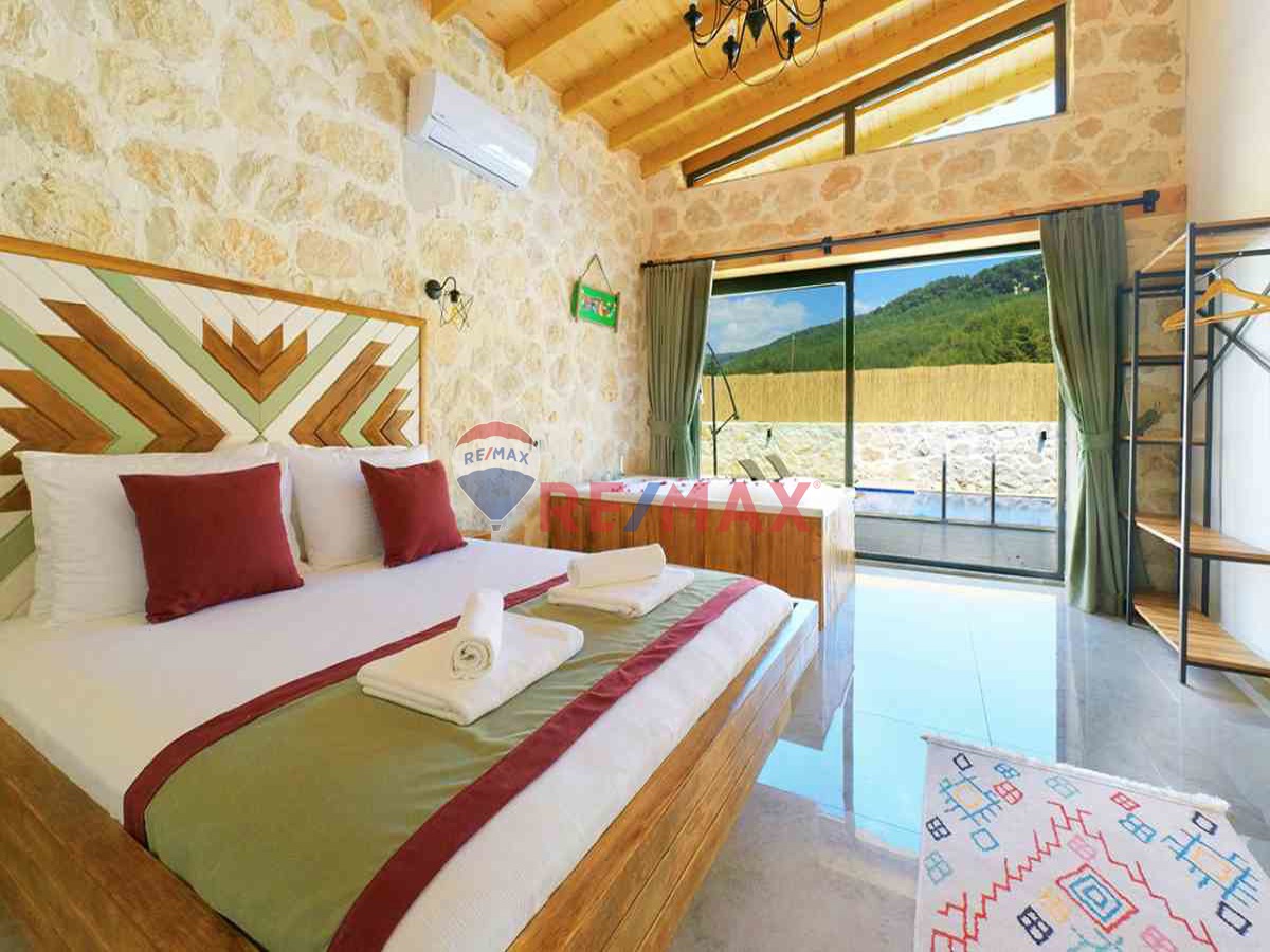 RE/MAX PUPA'DAN KALKAN SARIBELEN'DE SATILIK VILLA VE ARAZISI - Görsel 9
