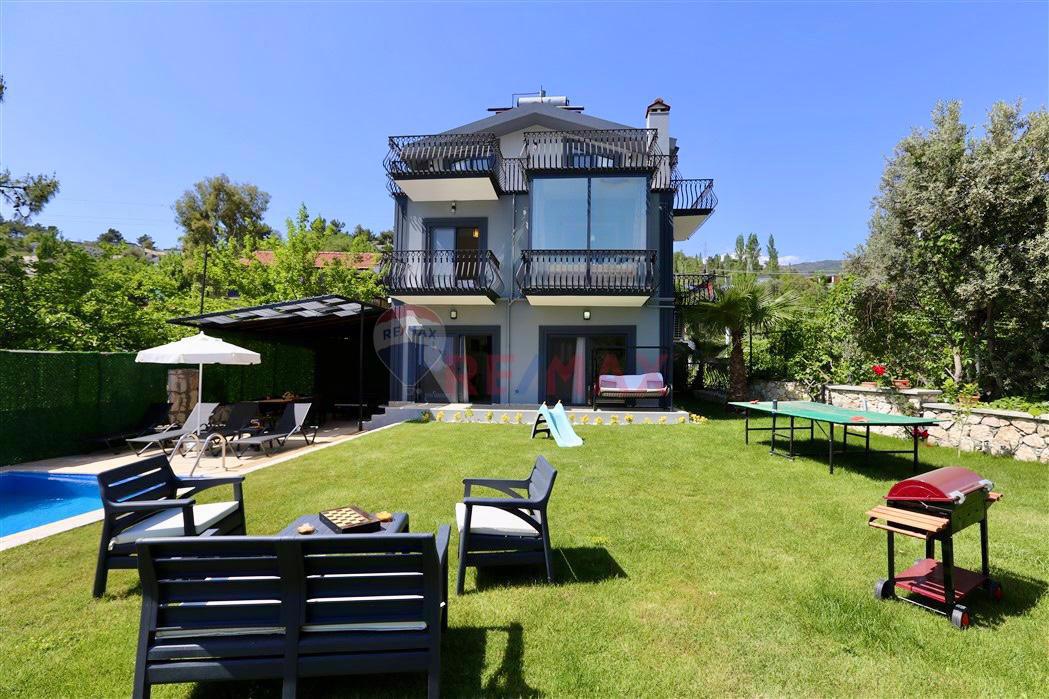 RE/MAX KAŞ İSLAMLAR'DA SATILIK 4+1 ÖZEL HAVUZLU VİLLA