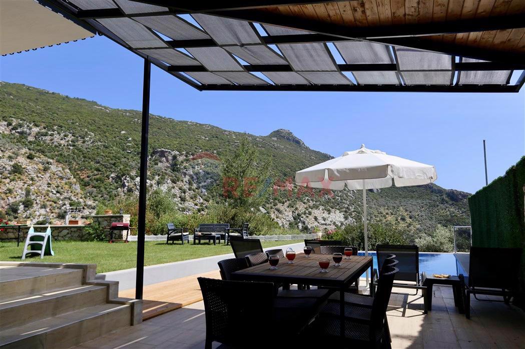 RE/MAX KAŞ İSLAMLAR'DA SATILIK 4+1 ÖZEL HAVUZLU VİLLA - Küçük Görsel 2