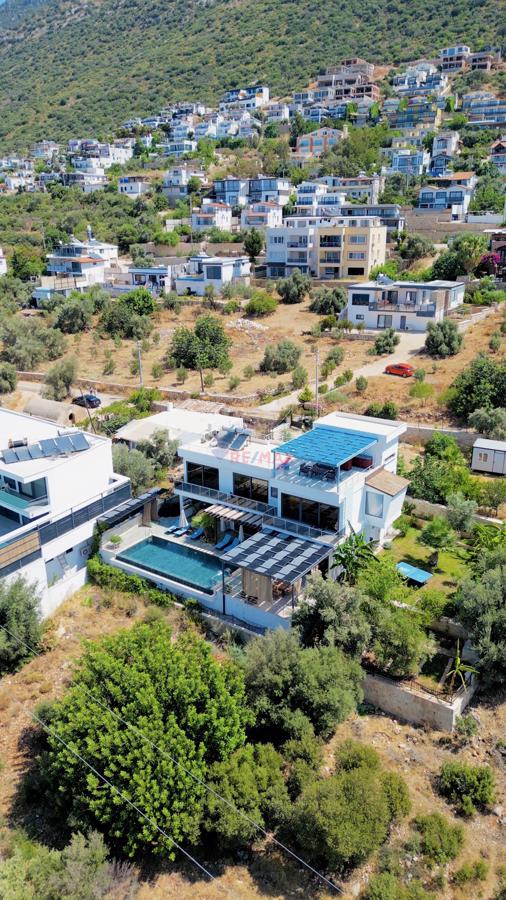 RE/MAX PUPA'DAN KALKAN'DA SATILIK LÜKS DENİZ MANZARALI VİLLA