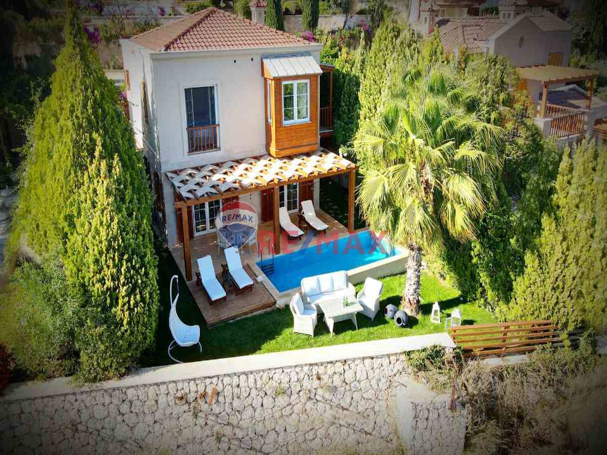 REMAX PUPA KAŞ KALKAN LAVANTA SİTESİNDE LÜKS 3+1 VİLLA